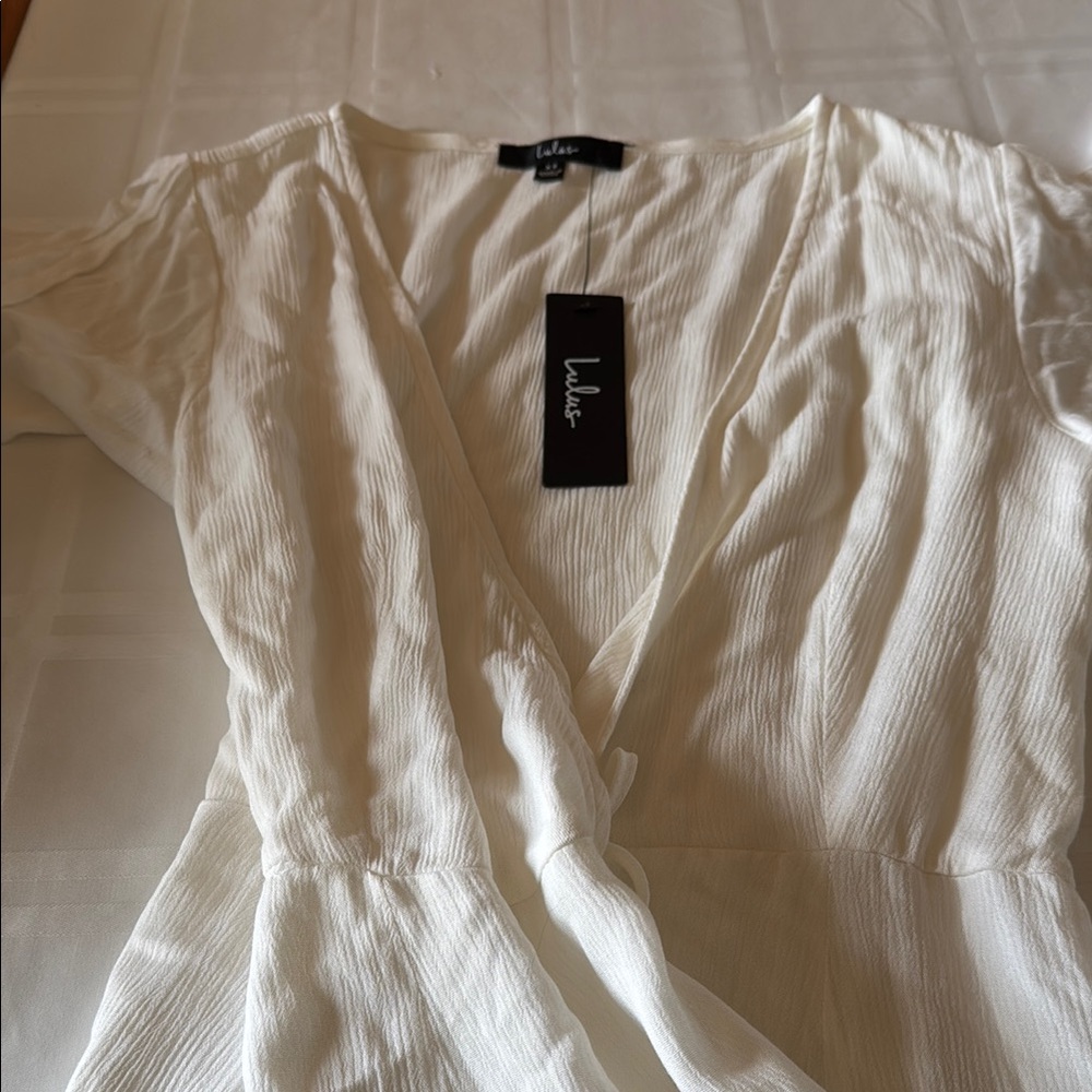 NWT Lulus White Wrap Dress, size xs